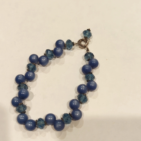 Blue glass bead bracelet - Picture 1 of 4